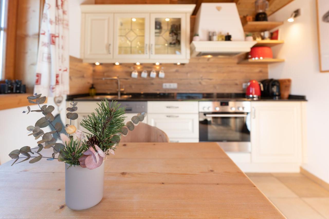 Dorfchalets & Apartments - Authentic Experience In Centre Of Kaprun Including Tauernspa And Summercard Eksteriør bilde