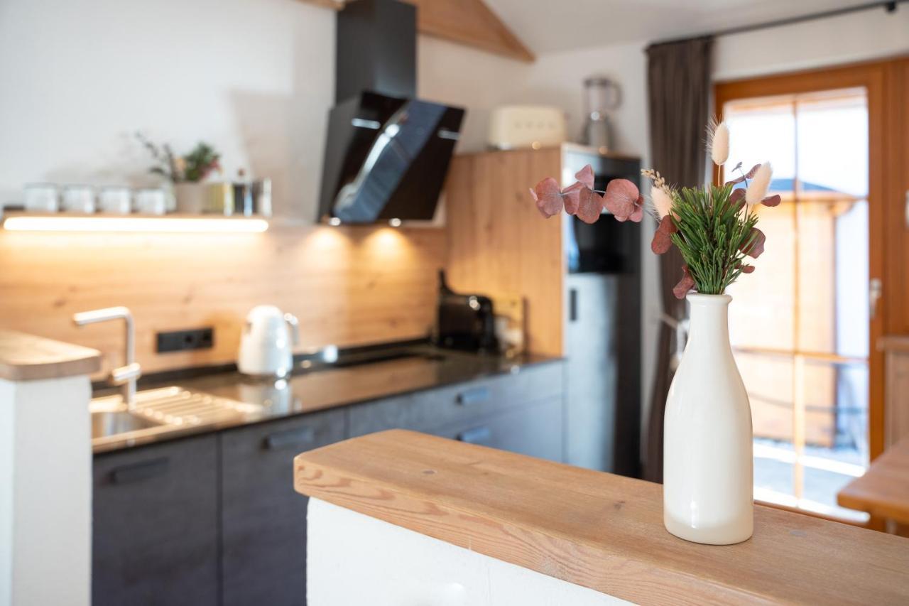 Dorfchalets & Apartments - Authentic Experience In Centre Of Kaprun Including Tauernspa And Summercard Eksteriør bilde