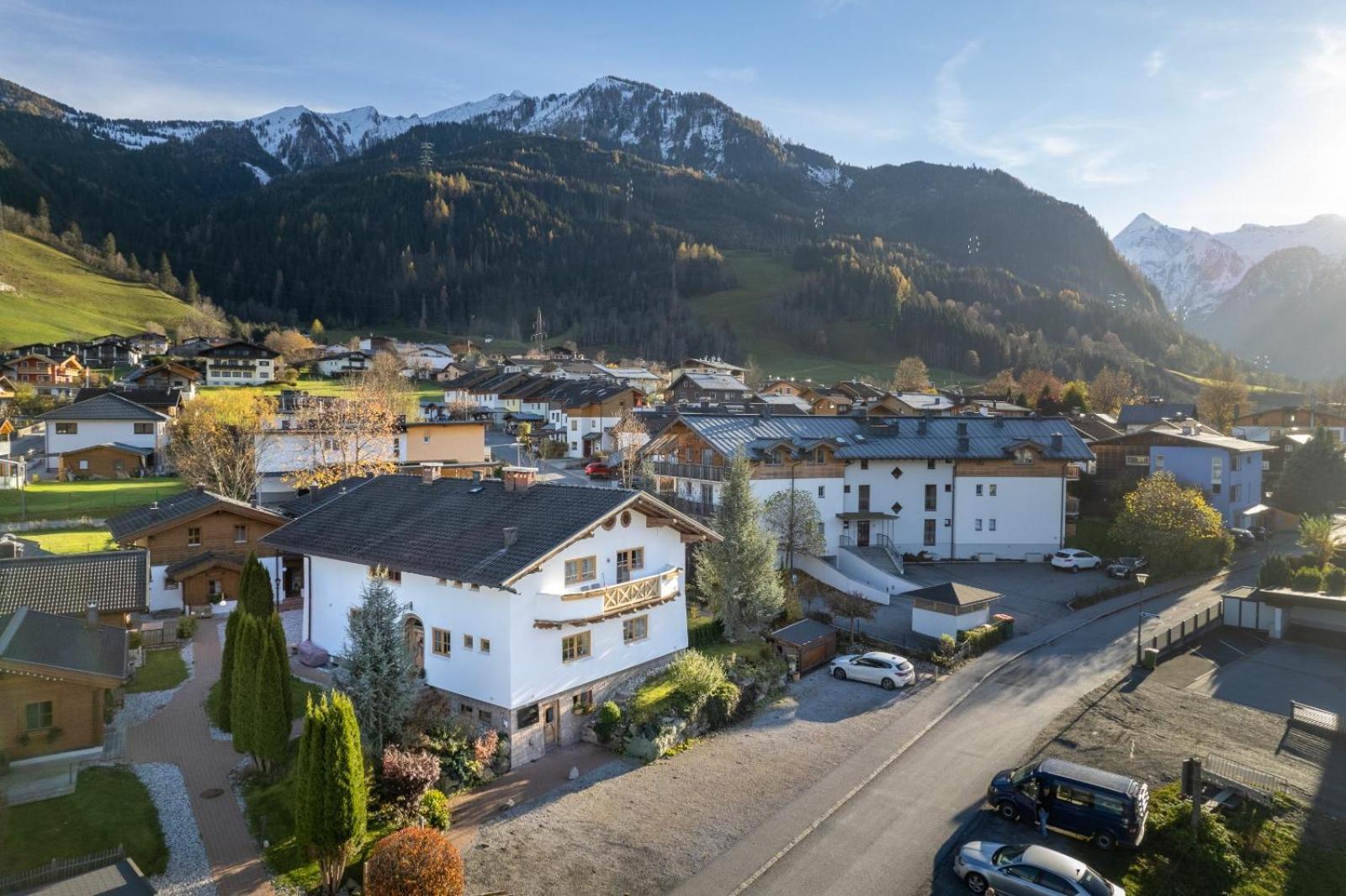 Dorfchalets & Apartments - Authentic Experience In Centre Of Kaprun Including Tauernspa And Summercard Eksteriør bilde